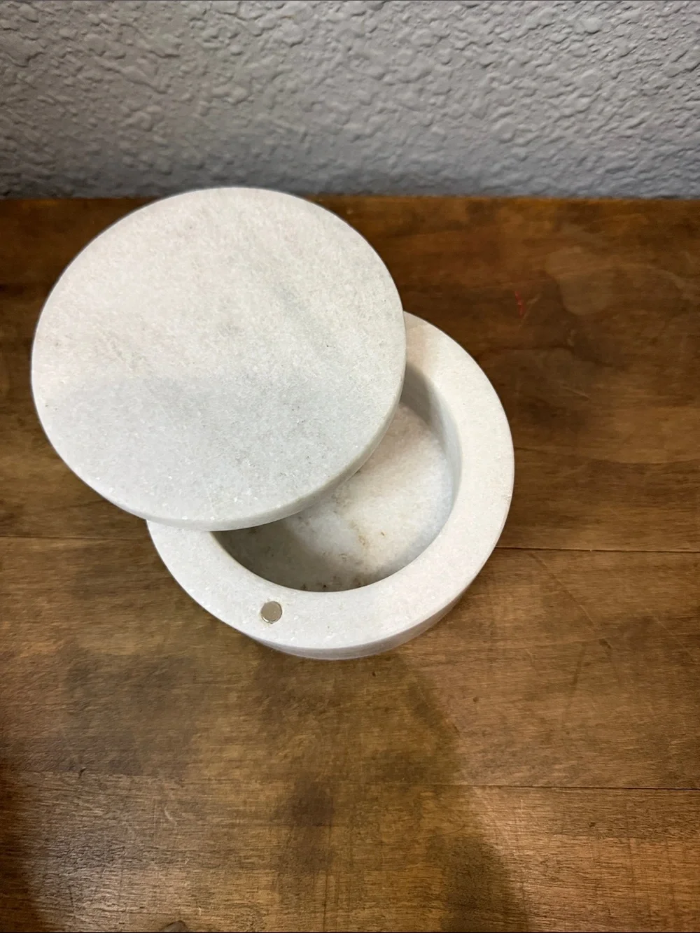 Threshold round storage